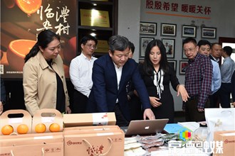 曹立軍赴臨澧縣調(diào)研：發(fā)展扶貧產(chǎn)業(yè)要注重特色化信息化市場(chǎng)化