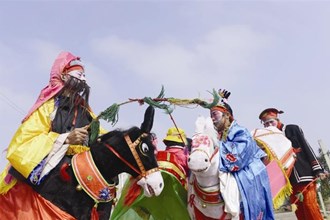 竹馬戲鬧春