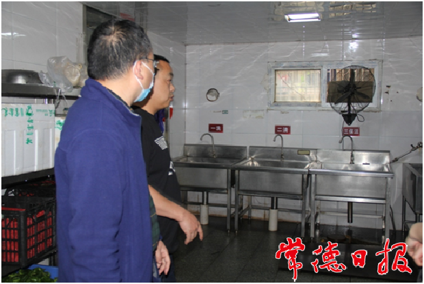 武陵區(qū)市場監(jiān)管局食堂觀摩學(xué)習(xí)3_1614073737572.png
