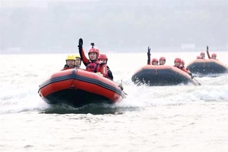 柳葉湖水域救援突擊隊進行水上救援演練