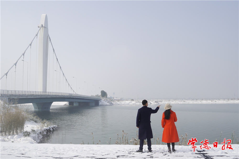 廖學(xué)春-柳葉湖賞雪-1.jpg