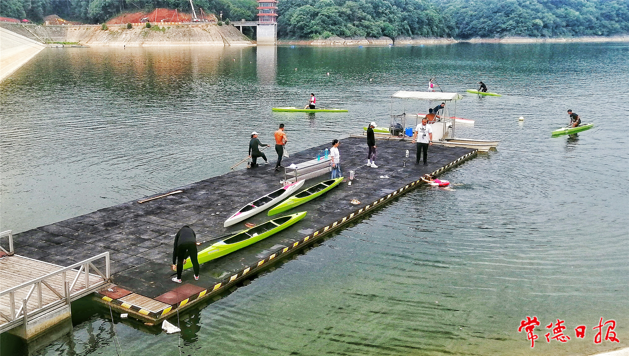 劉瑞松-皮劃艇運動員在拼搏-1.jpg