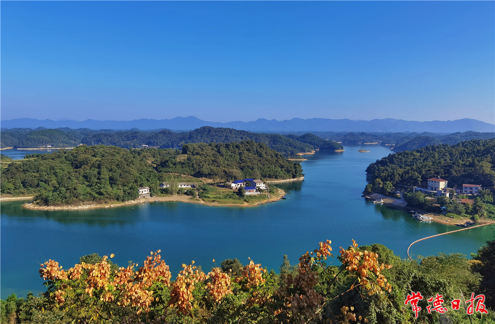 劉圖強-秋染黃石-1.jpg