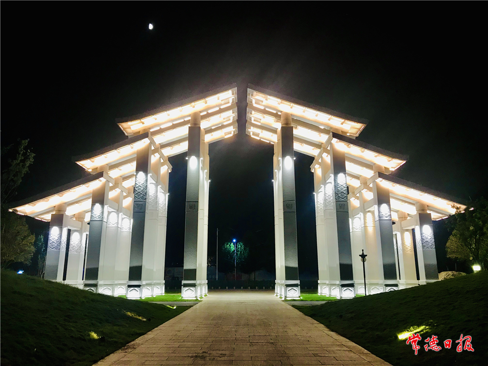 sj胡曉新-光之門-1.jpg
