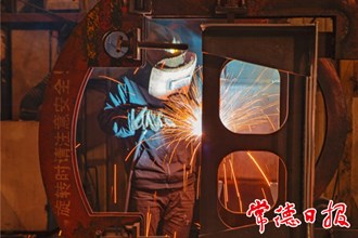 【經(jīng)濟】“小巨人”節(jié)前忙交付