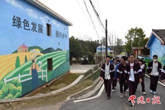 【攝影報(bào)道】學(xué)雷鋒 干農(nóng)活 追尋紅色足跡 常德市一中師生社會(huì)實(shí)踐活動(dòng)豐富多彩