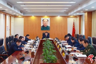 曹志強在主持市委常委班子主題教育專題民主生活會會前學(xué)習(xí)研討暨市委理論學(xué)習(xí)中心組2024年第1次集體學(xué)習(xí)時強調(diào)：學(xué)深悟透習(xí)近平新時代中國特色社會主義思想 筑牢開好專題民主生活會的思想基礎(chǔ)
