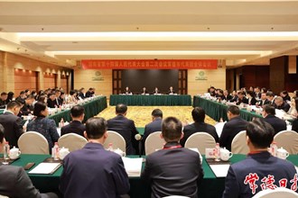 省十四屆人大二次會議常德代表團(tuán)召開第六次全體會議
