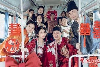 “泰酷辣”！公交婚車成常德年輕夫婦“新寵”