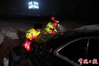 【社會(huì)】常德市交通運(yùn)輸局深夜戰(zhàn)風(fēng)雪