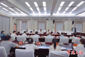 羅毅君參加基層黨組織黨紀(jì)學(xué)習(xí)教育座談會(huì)