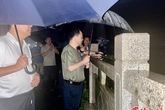 周振宇暗訪督導(dǎo)堤垸防汛值班值守工作
