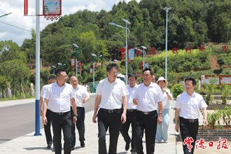 羅毅君在石門縣新鋪鎮(zhèn)永興橋村調(diào)研時(shí)強(qiáng)調(diào)：毫不放松鞏固拓展脫貧攻堅(jiān)成果 精準(zhǔn)有力做好同鄉(xiāng)村振興有效銜接各項(xiàng)工作