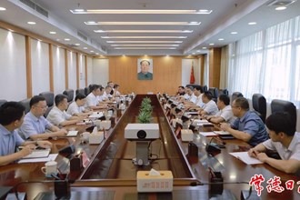 羅毅君與中鐵十二局集團(tuán)黨委書記、董事長(zhǎng)李天勝一行座談