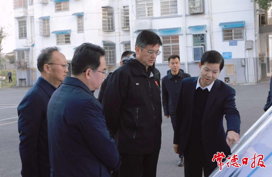 羅毅君在漢壽縣南星路老舊改片區(qū)調(diào)研