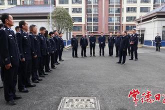 周振宇走訪慰問(wèn)基層民警