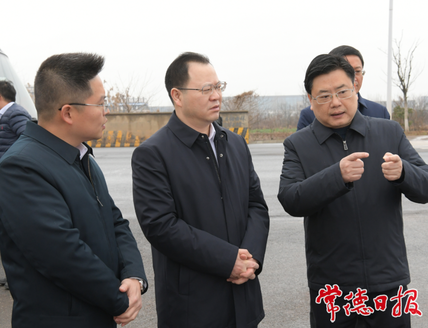 周振宇（中）調(diào)研化工園區(qū)污水處理廠項(xiàng)目