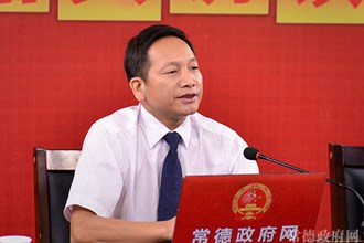 市行政審批局領(lǐng)導(dǎo)參加接話接訪活動(dòng)